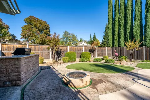 Exterior - 1389 River Ridge Dr, Redding, CA 96003 photo 7 of 25