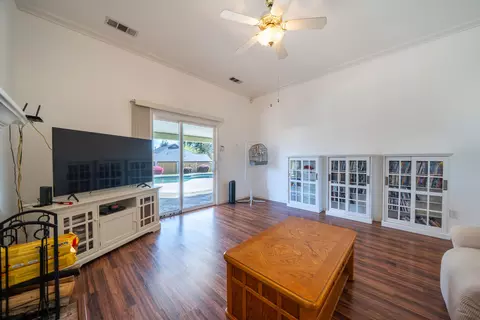 Living - 1389 River Ridge Dr, Redding, CA 96003 photo 4 of 5