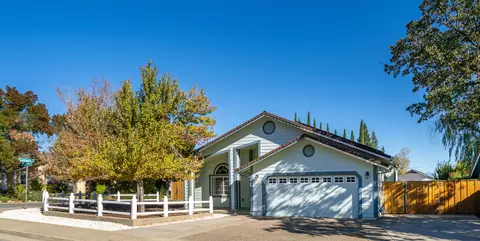 Exterior - 1389 River Ridge Dr, Redding, CA 96003 photo 23 of 25
