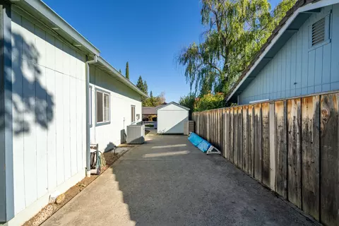 Exterior - 1389 River Ridge Dr, Redding, CA 96003 photo 14 of 25