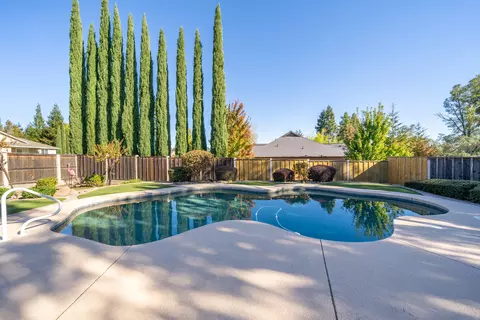 Exterior - 1389 River Ridge Dr, Redding, CA 96003 photo 3 of 25