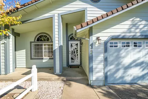 Exterior - 1389 River Ridge Dr, Redding, CA 96003 photo 2 of 25
