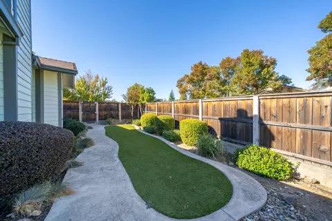 Exterior - 1389 River Ridge Dr, Redding, CA 96003 photo 15 of 25