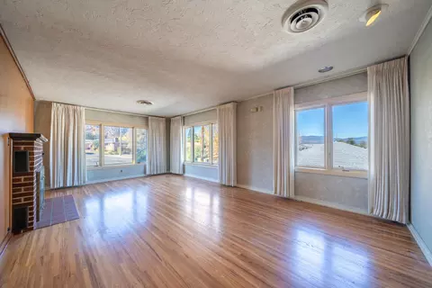 Living - 1129 Almond Ave, Redding, CA 96001 photo 1 of 5