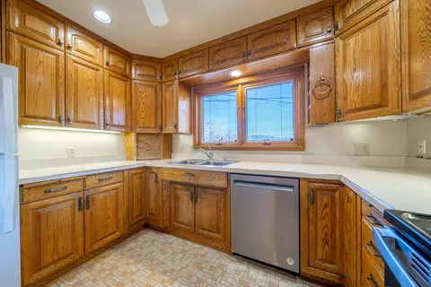 Kitchen - 1129 Almond Ave, Redding, CA 96001 photo 3 of 5