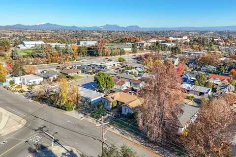 View/Area - 1129 Almond Ave, Redding, CA 96001 photo 7 of 15