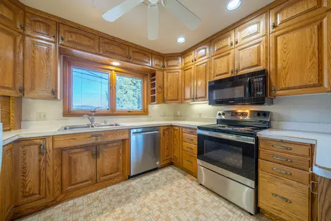 Kitchen - 1129 Almond Ave, Redding, CA 96001 photo 2 of 5