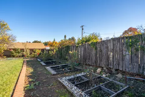 Exterior - 1129 Almond Ave, Redding, CA 96001 photo 20 of 23