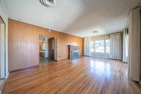 Living - 1129 Almond Ave, Redding, CA 96001 photo 2 of 5