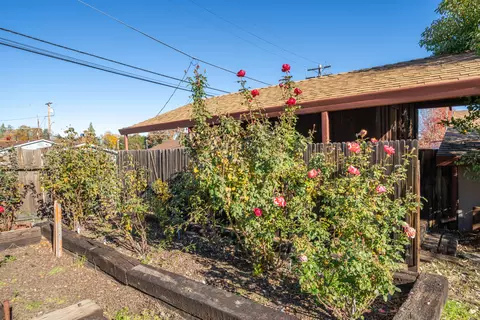 Exterior - 1129 Almond Ave, Redding, CA 96001 photo 19 of 23