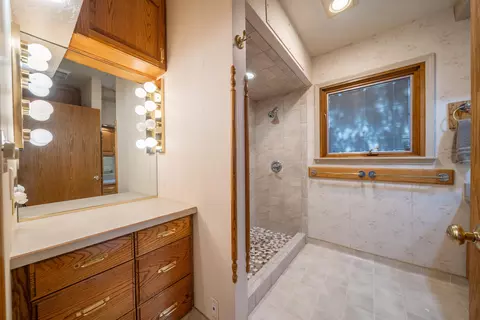 Bath - 1129 Almond Ave, Redding, CA 96001 photo 1 of 5