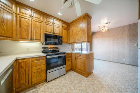 Kitchen - 1129 Almond Ave, Redding, CA 96001 photo 4 of 5