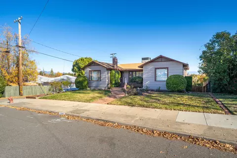 1129 Almond Ave, Redding, CA 96001