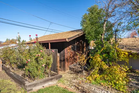 Exterior - 1129 Almond Ave, Redding, CA 96001 photo 21 of 23