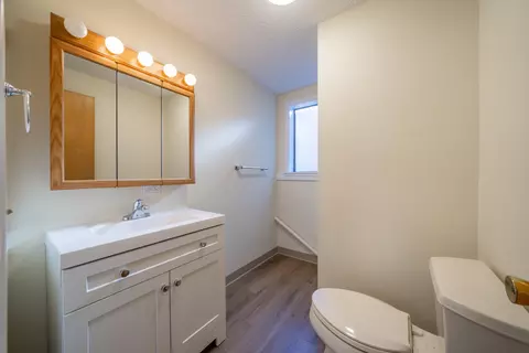 Bath - 1129 Almond Ave, Redding, CA 96001 photo 4 of 5