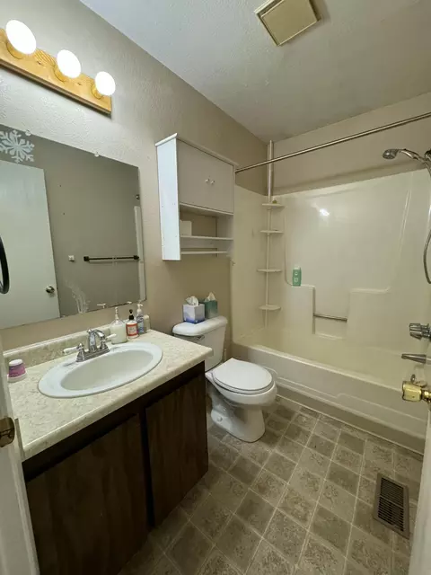 Bath - 20219 Mapleleaf St, Burney, CA 96013 photo 4 of 4