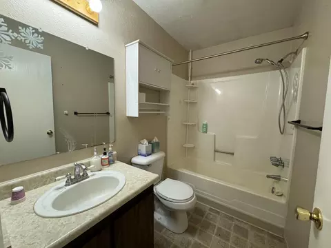 Bath - 20219 Mapleleaf St, Burney, CA 96013 photo 3 of 4