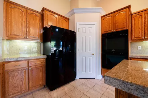 4301 Key West Dr, Redding, CA 96002 photo 9