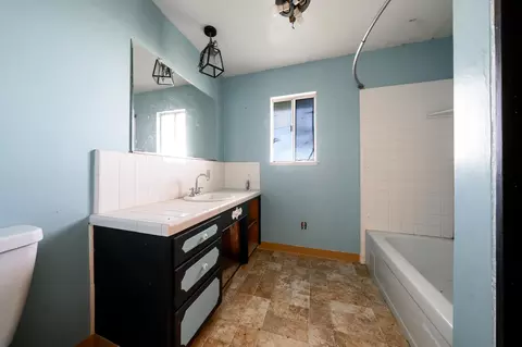 Bath - 22505 Dove Ave, Gerber, CA 96035 photo 1 of 2