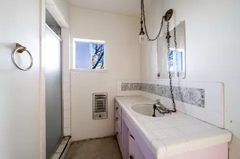 Bath - 22505 Dove Ave, Gerber, CA 96035 photo 2 of 2