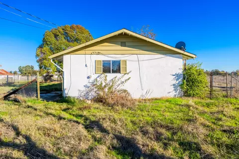 Exterior - 22505 Dove Ave, Gerber, CA 96035 photo 9 of 13