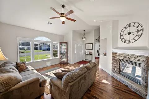 2158 Sageway Dr, Redding, CA 96003 photo 5
