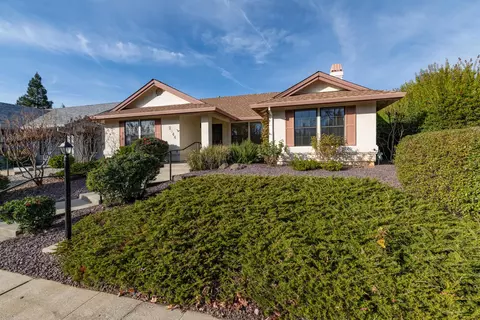 2044 Vineyard Trl, Redding, CA 96003