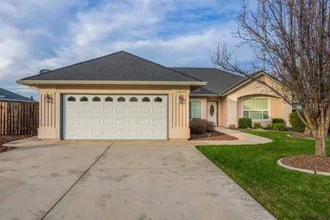 2662 Queens Way, Redding, CA 96001