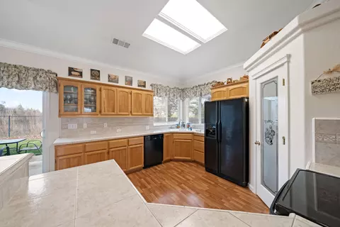 2662 Queens Way, Redding, CA 96001 photo 3