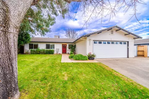 2860 Lake Redding Dr, Redding, CA 96003