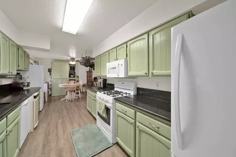 Kitchen - 12660 Lake Blvd, Redding, CA 96003 photo 3 of 3