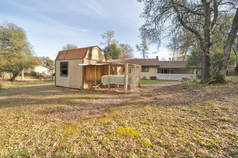 Exterior - 12660 Lake Blvd, Redding, CA 96003 photo 13 of 20