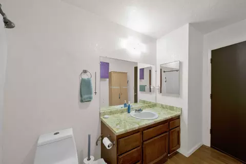 Bath - 12660 Lake Blvd, Redding, CA 96003 photo 3 of 4