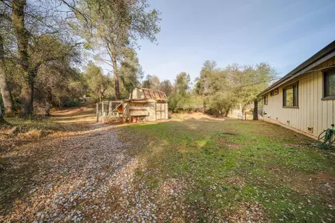 Exterior - 12660 Lake Blvd, Redding, CA 96003 photo 11 of 20