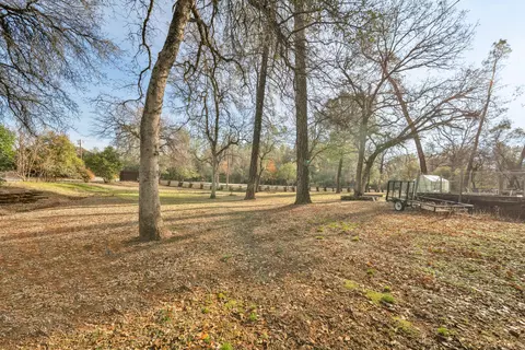 Exterior - 12660 Lake Blvd, Redding, CA 96003 photo 19 of 20