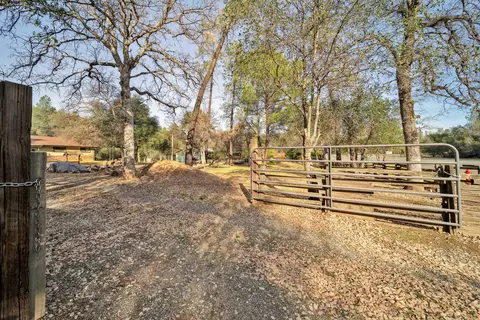 Exterior - 12660 Lake Blvd, Redding, CA 96003 photo 3 of 20