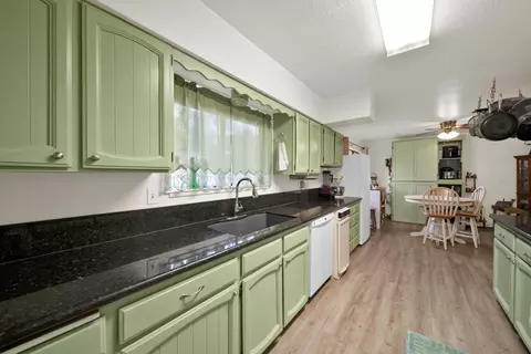 Kitchen - 12660 Lake Blvd, Redding, CA 96003 photo 2 of 3