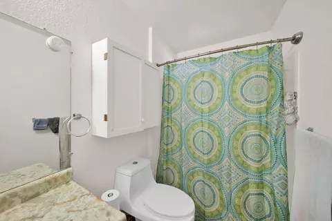 Bath - 12660 Lake Blvd, Redding, CA 96003 photo 1 of 4