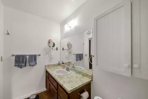 Bath - 12660 Lake Blvd, Redding, CA 96003 photo 2 of 4
