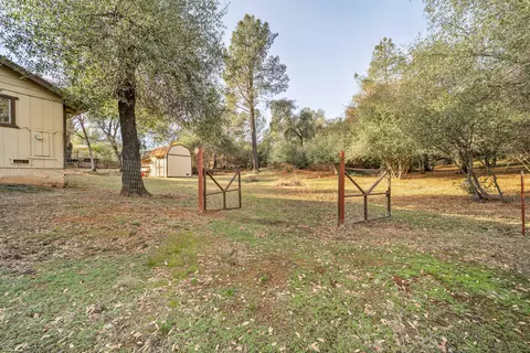 Exterior - 12660 Lake Blvd, Redding, CA 96003 photo 18 of 20
