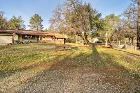 Exterior - 12660 Lake Blvd, Redding, CA 96003 photo 5 of 20
