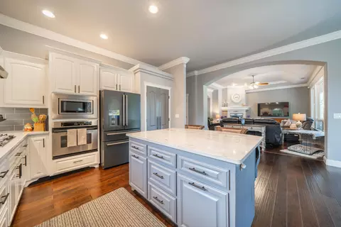 Kitchen - 4823 Clark River Dr, Redding, CA 96002 photo 4 of 4
