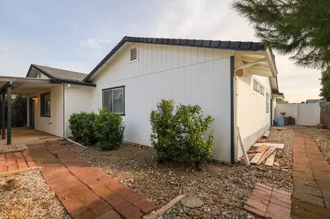 Exterior - 3620 Dune St, Redding, CA 96002 photo 7 of 8