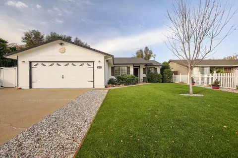 3620 Dune St, Redding, CA 96002