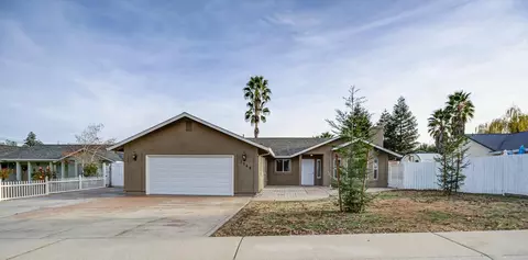 1759 Record Ln, Redding, CA 96001