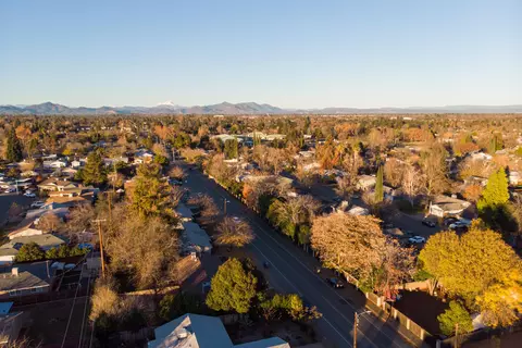 3909 Alta Mesa Dr, Redding, CA 96002 photo 16