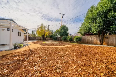 Exterior - 2058 Deimos Ct, Redding, CA 96002 photo 7 of 9