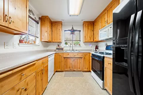 Kitchen - 2058 Deimos Ct, Redding, CA 96002 photo 1 of 2