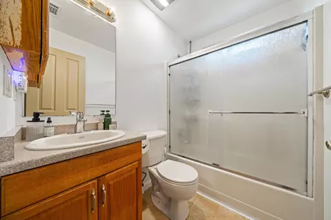 Bath - 2058 Deimos Ct, Redding, CA 96002 photo 1 of 1