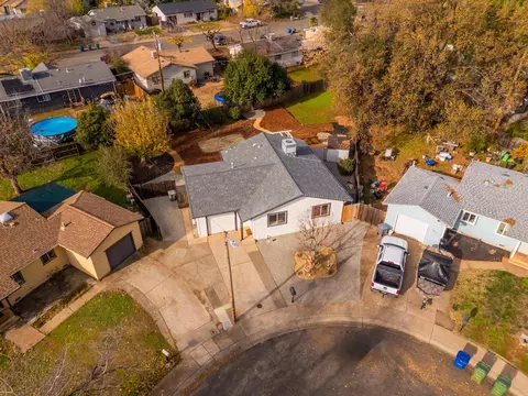 View/Area - 2058 Deimos Ct, Redding, CA 96002 photo 2 of 7